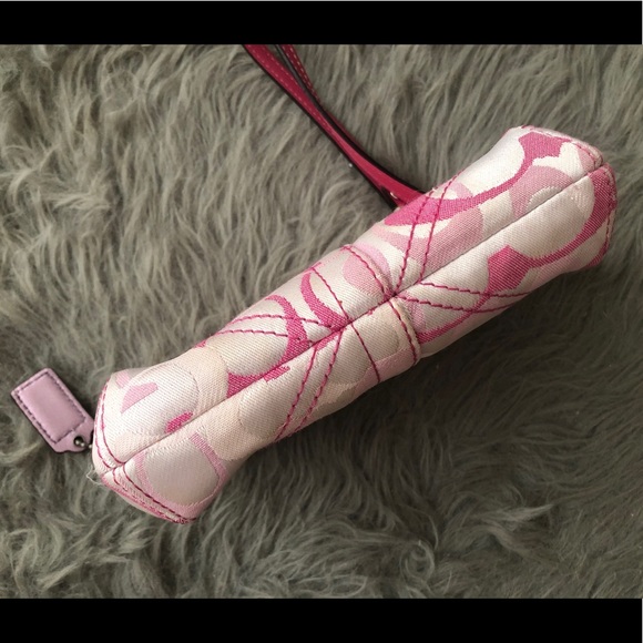 🛍2/$35 Pre-loved Coach Signature C Pink Wristlet - Picture 3 of 8